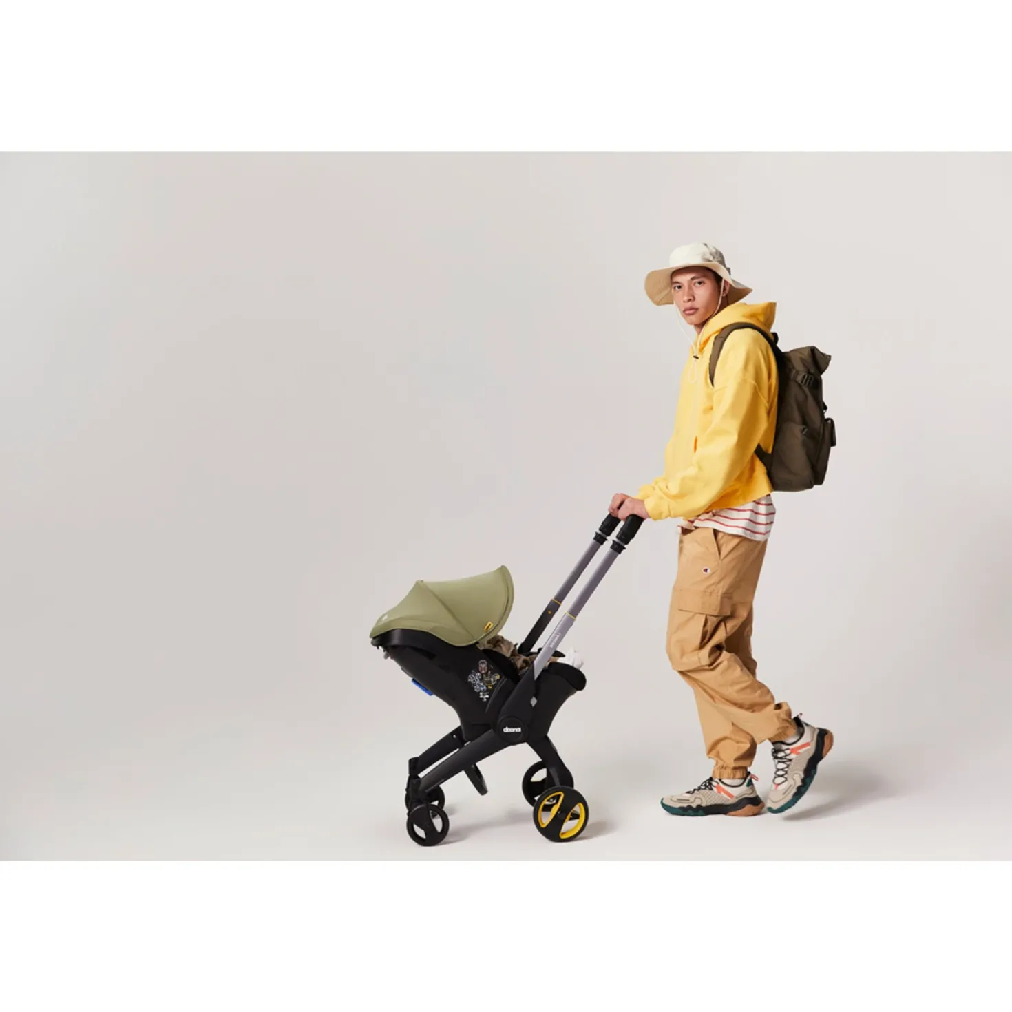 Doona I Babyskydd Och Barnvagn I Ett Desert Green